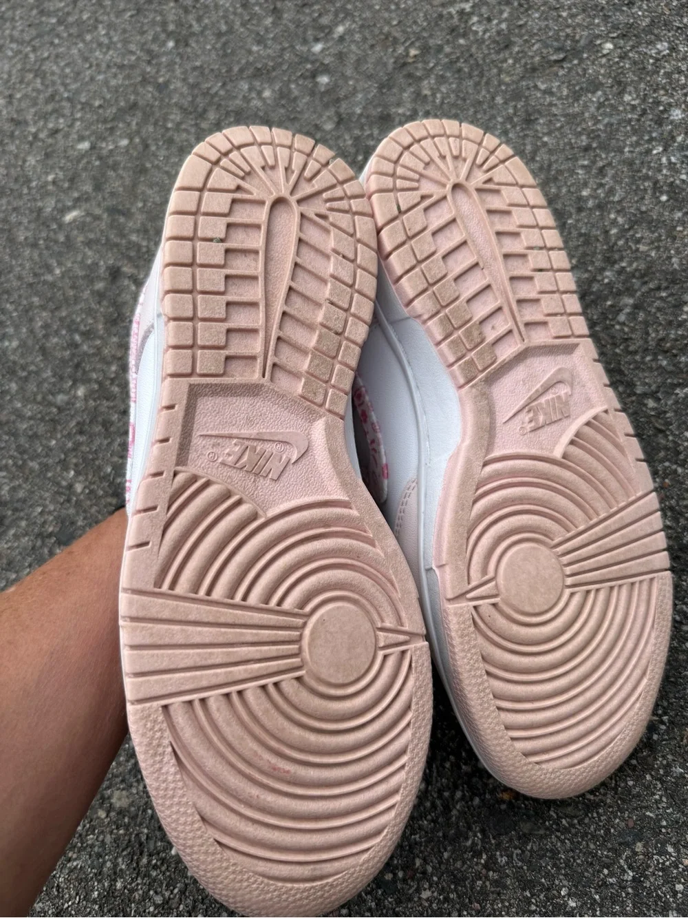 Women’s Nike Dunks- 7.5